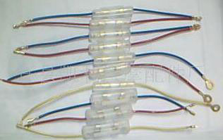 �������U��