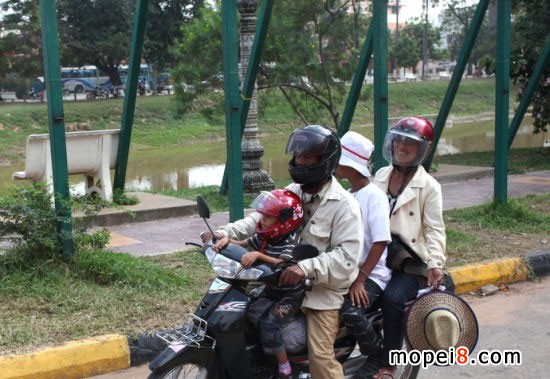 柬埔寨的交通工具-摩托車