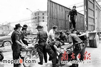 �̷��ˆT���ڲ��U�Ƿ�ƴ�bĦ��܇