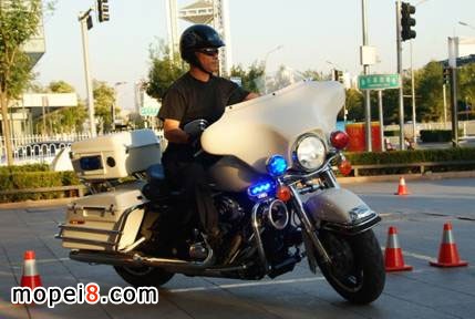 警用摩托車駕駛技巧表演