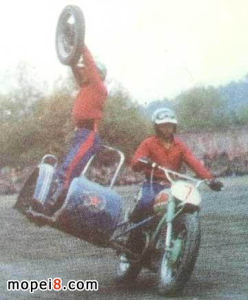 三輪摩托車技巧飛輪換胎駕駛