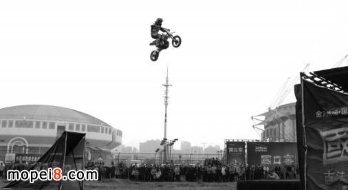 10�qСĦ�������TĦ��܇�wԽ18�׿��_