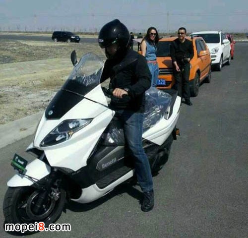 貝納利首款綿羊大踏板銀刃250試駕活動