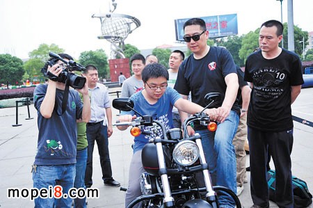 美國的頂級休閑摩托車品牌哈雷戴維森試駕體驗會在長沙紅星國際會展中心前坪廣場舉行