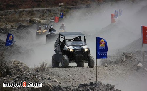全地形四輪車參與到東川泥石流摩托車超級耐力賽的極限挑戰