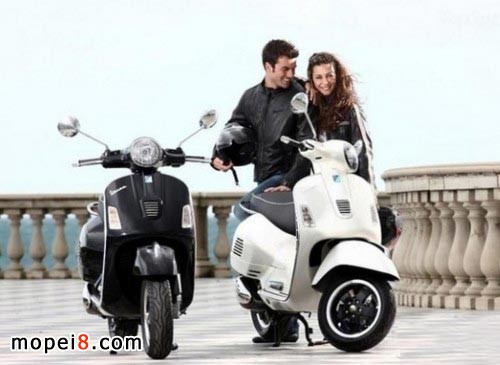 2013�ȁ���Vespa GTS 300ie�\�Ӱ�