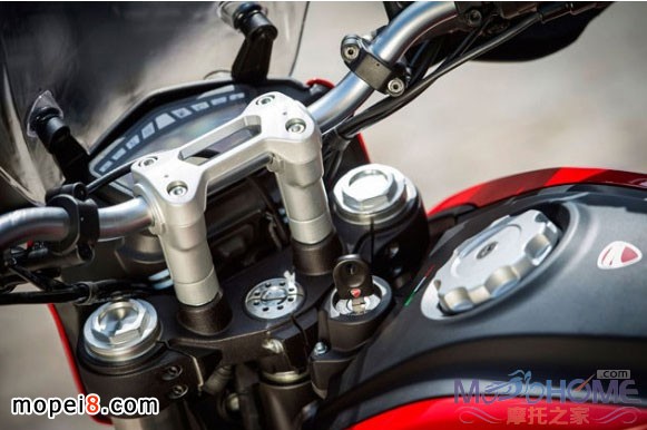 �ſ���Ħ��܇HyperstradaĦ��܇Hypermotard