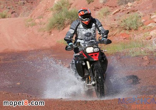 2014���RԽҰĦ��܇̽�U��BMW F 800 GS����ԇ�{