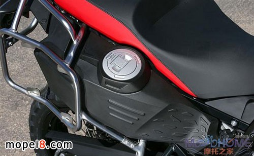 2014���RԽҰĦ��܇BMW F 800 GS���R̽�U��Ħ�ЈD