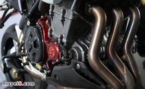 貝納利摩托車899S 巔峰對(duì)決 法拉利汽車458 Italia