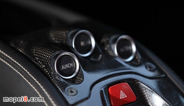 貝納利摩托車899S 巔峰對(duì)決 法拉利汽車458 Italia