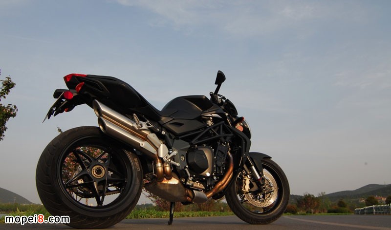 ԇ�{�W��˹��Brutale 920Ħ��܇