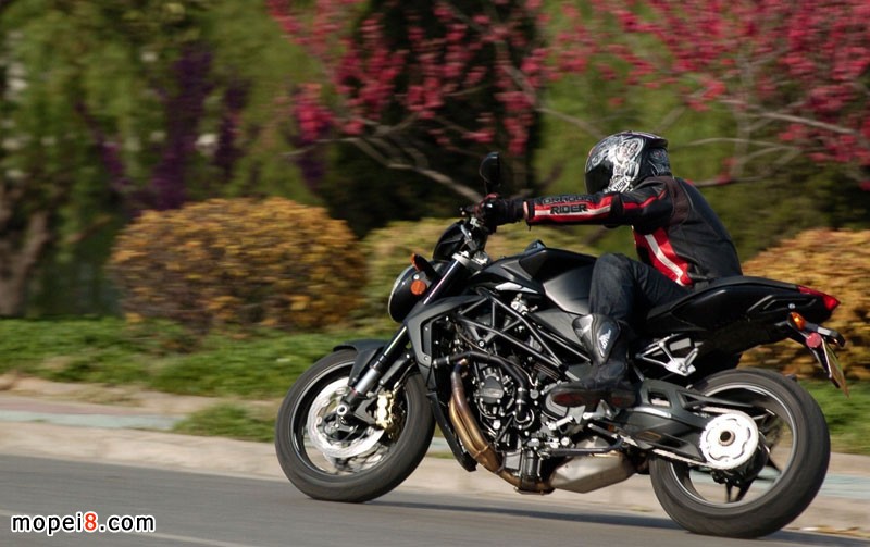 ԇ�{�W��˹��Brutale 920Ħ��܇