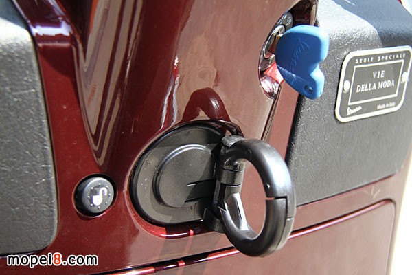 ������ȁ���VespaĦ��܇�Ή|�_�P