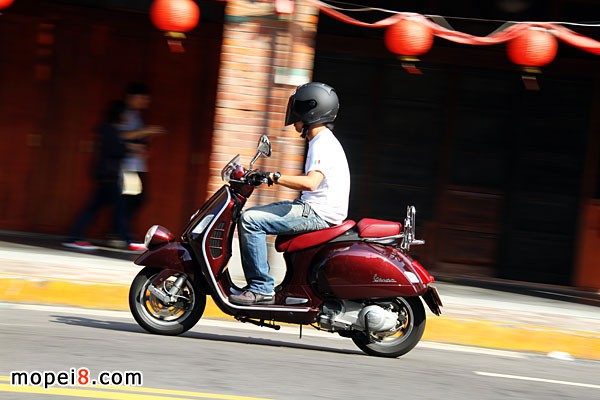 意大利比亞喬Vespa摩托車
