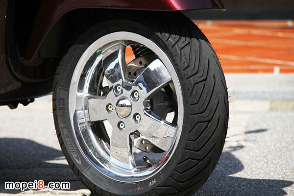 意大利比亞喬Vespa摩托車電鍍輪圈