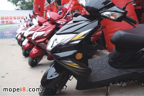 建設摩托車U悅踏板車