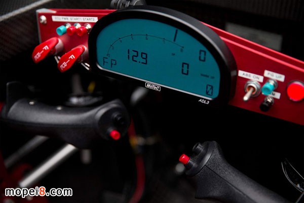 凱旋-嘉實多火箭Triumph Castol Rocket