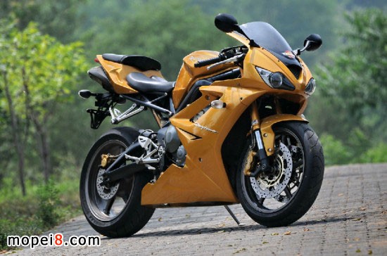Triumph Daytona675摩托車