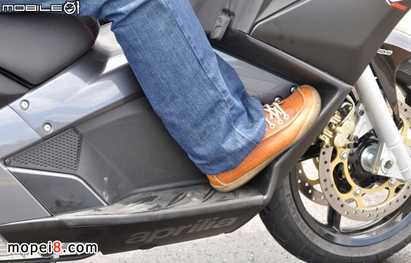 世界最高排氣量速克達Aprilia SRV850摩托車