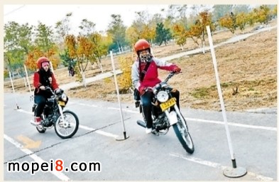 年輕女性已經成為學習摩托車駕駛的主力人群