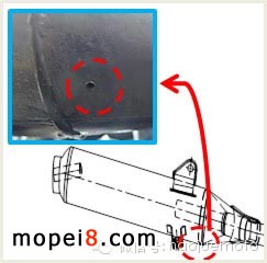 摩托車(chē)排氣消聲器上的漏水孔