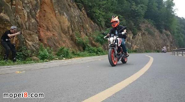 KTM 390 dukeԇ�{