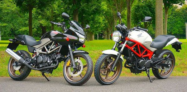 ����250cc����Ħ��܇VTR�������羀݆̥