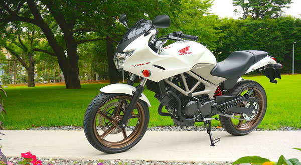 ����250cc����Ħ��܇VTR�������羀݆̥