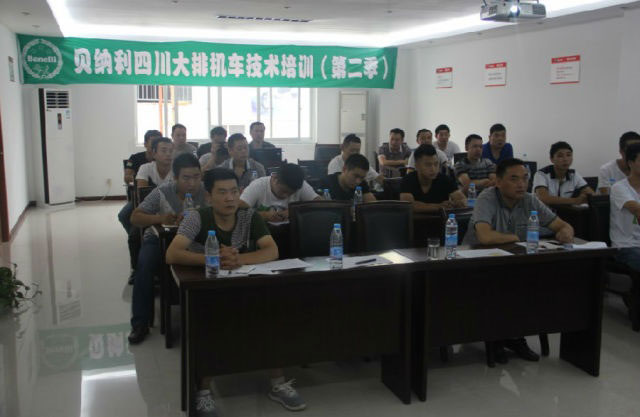 摩托工廠技師授課