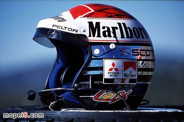 制作聚碳酸酯頭盔外殼