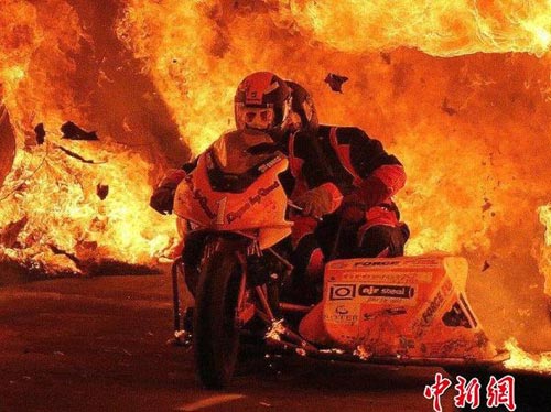 ����ʿ�TĦ�д�Խ���׻��������˹�¼o�