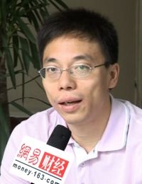 周勇強(qiáng),嘉陵集團(tuán)副總經(jīng)理董事會秘書。