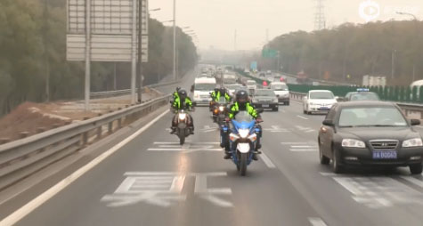 GW250自由之旅車隊在北京合法上高速