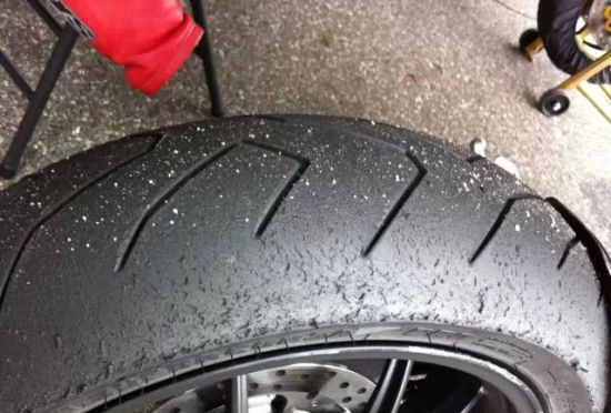 摩托車輪胎 彎道處于滑動(dòng)狀態(tài)