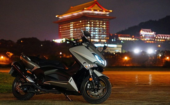 2015款雅馬哈TMAX 530摩托車測評