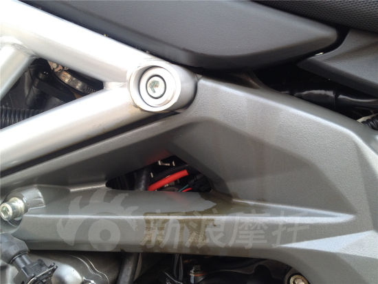 貝納利BN600摩托車油路漏油故障案例