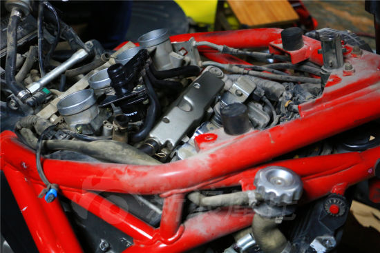 貝納利BJ600摩托車噴濺汽油故障案例