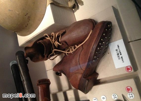 日寇鐵蹄踐中華—大都指的是穿有鞋底鑲有鋼釘(26或39顆鋼釘)的編上靴,在南滿鐵道上發(fā)出清脆響聲