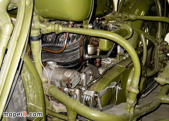 “97陸王”的左側踏板擁有變速器和制動的功能