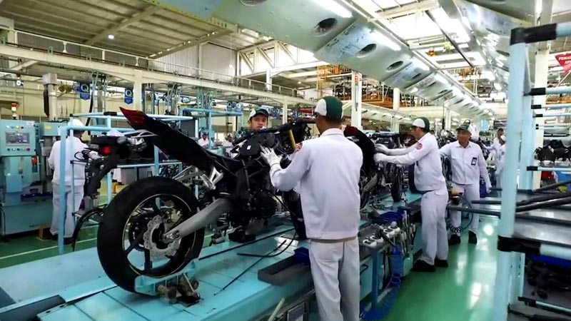 本田CBR250RR摩托車生產(chǎn)線